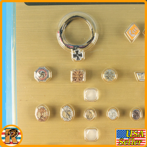 Deluxe Accessories - WWII Badges & Insignia Set E60044 #1 *READ* - 1/6 Scale - DID